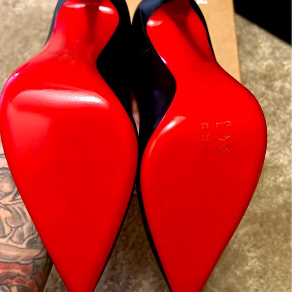 Christian Louboutin - Picture 6 of 7